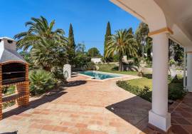 Santa Bárbara de Nexe – south-facing 4-bedroom villa with ocean views