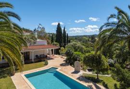 Santa Bárbara de Nexe – south-facing 4-bedroom villa with ocean views