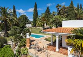 Santa Bárbara de Nexe – south-facing 4-bedroom villa with ocean views