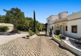 Santa Bárbara de Nexe – south-facing 4-bedroom villa with ocean views