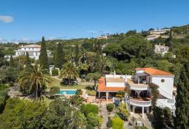 Santa Bárbara de Nexe – south-facing 4-bedroom villa with ocean views
