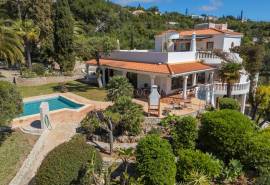 Santa Bárbara de Nexe – south-facing 4-bedroom villa with ocean views