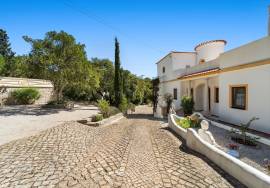 Santa Bárbara de Nexe – south-facing 4-bedroom villa with ocean views