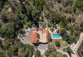 Santa Bárbara de Nexe – south-facing 4-bedroom villa with ocean views