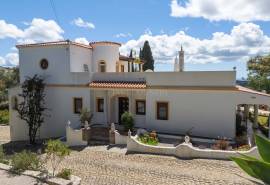 Santa Bárbara de Nexe – south-facing 4-bedroom villa with ocean views