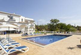 Estoi – Renovated 6-bedroom colonial villa with pool and sea views