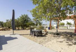Estoi – Renovated 6-bedroom colonial villa with pool and sea views