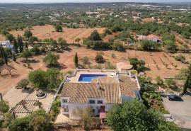 Estoi – Renovated 6-bedroom colonial villa with pool and sea views