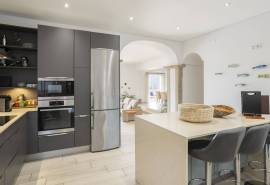 Estoi – Renovated 6-bedroom colonial villa with pool and sea views