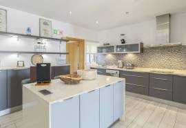 Estoi – Renovated 6-bedroom colonial villa with pool and sea views