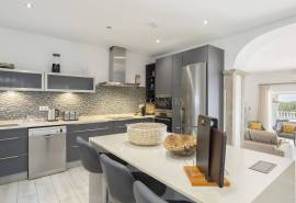 Estoi – Renovated 6-bedroom colonial villa with pool and sea views