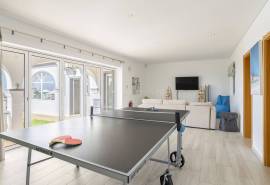 Estoi – Renovated 6-bedroom colonial villa with pool and sea views