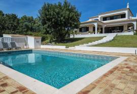 Tranquil 3-bedroom villa on large private plot close to Carvoeiro