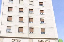 3 commercial premises for sale in Bilbao with a total area of approximately 115 m²