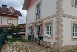 Charming semi-detached villa with garden, terrace and space for vehicles