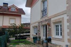 Charming semi-detached villa with garden, terrace and space for vehicles