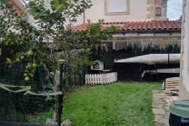 Charming semi-detached villa with garden, terrace and space for vehicles