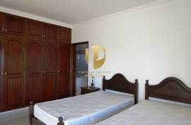 Detached villa with swimming pool, situated in a quiet area, without neighbors or noise of traffic, five minutes from the famous beaches of Galé, São Rafael, Salgados, Coelha, and all amenities and quality restaurants!