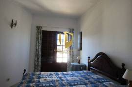Detached villa with swimming pool, situated in a quiet area, without neighbors or noise of traffic, five minutes from the famous beaches of Galé, São Rafael, Salgados, Coelha, and all amenities and quality restaurants!