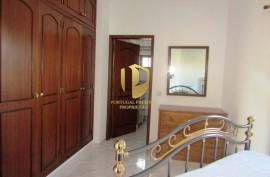 Detached villa with swimming pool, situated in a quiet area, without neighbors or noise of traffic, five minutes from the famous beaches of Galé, São Rafael, Salgados, Coelha, and all amenities and quality restaurants!