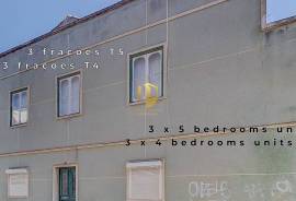 Building situated in the Centre of Vila Real de Santo António, consisting of 6 fractions to retrieve.