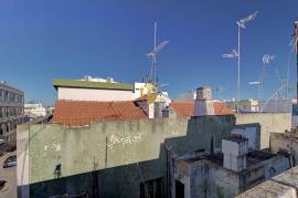 Building situated in the Centre of Vila Real de Santo António, consisting of 6 fractions to retrieve.