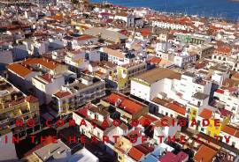 Building situated in the Centre of Vila Real de Santo Antonio to retrieve or construction.