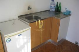 Land with 385.000 m2 and 140m2 of house with 5 bedrooms, living room, WC and garage, pines and dam. Located in the municipality of Castro Marim, in the place of Vale das Zorras.