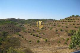 Land with 647.025m2 with possibility to make villa of 300 m2 +30 m2 of garage or a rural tourism with 2000 m2 in Castro Marim