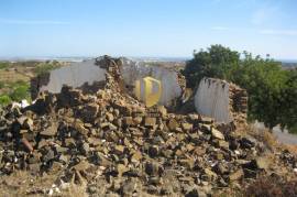 Land with 647.025m2 with possibility to make villa of 300 m2 +30 m2 of garage or a rural tourism with 2000 m2 in Castro Marim