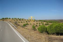 Land with 647.025m2 with possibility to make villa of 300 m2 +30 m2 of garage or a rural tourism with 2000 m2 in Castro Marim