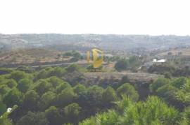 Land with 647.025m2 with possibility to make villa of 300 m2 +30 m2 of garage or a rural tourism with 2000 m2 in Castro Marim