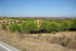 Land with 647.025m2 with possibility to make villa of 300 m2 +30 m2 of garage or a rural tourism with 2000 m2 in Castro Marim