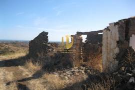Land with 647.025m2 with possibility to make villa of 300 m2 +30 m2 of garage or a rural tourism with 2000 m2 in Castro Marim