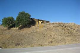 Land with 647.025m2 with possibility to make villa of 300 m2 +30 m2 of garage or a rural tourism with 2000 m2 in Castro Marim
