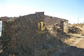 Land with 647.025m2 with possibility to make villa of 300 m2 +30 m2 of garage or a rural tourism with 2000 m2 in Castro Marim