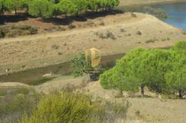 Land with 647.025m2 with possibility to make villa of 300 m2 +30 m2 of garage or a rural tourism with 2000 m2 in Castro Marim