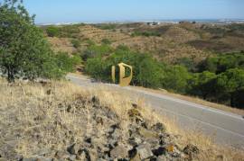 Land with 647.025m2 with possibility to make villa of 300 m2 +30 m2 of garage or a rural tourism with 2000 m2 in Castro Marim