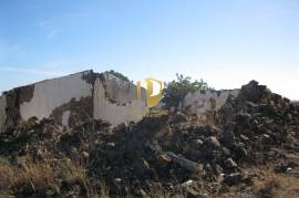 Land with 647.025m2 with possibility to make villa of 300 m2 +30 m2 of garage or a rural tourism with 2000 m2 in Castro Marim