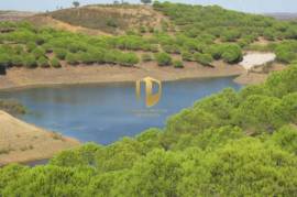 Land with 647.025m2 with possibility to make villa of 300 m2 +30 m2 of garage or a rural tourism with 2000 m2 in Castro Marim