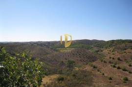 Land with 647.025m2 with possibility to make villa of 300 m2 +30 m2 of garage or a rural tourism with 2000 m2 in Castro Marim