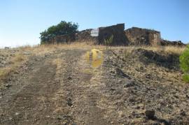 Land with 647.025m2 with possibility to make villa of 300 m2 +30 m2 of garage or a rural tourism with 2000 m2 in Castro Marim