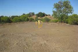 Land with 647.025m2 with possibility to make villa of 300 m2 +30 m2 of garage or a rural tourism with 2000 m2 in Castro Marim