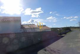 Detached house, huge, with two floors and terrain in Alcoutim.