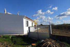 Detached house, huge, with two floors and terrain in Alcoutim.