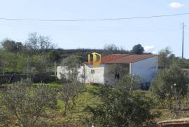 Detached house, huge, with two floors and terrain in Alcoutim.