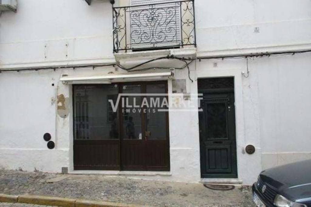 Stall store with 157 m2 located in Moura - Beja - Alentejo