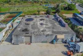 Novigrad surroundings, business hall in a good location