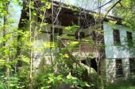 Lovely 2-Storey House with large Yard, Stone fenced, Stara Zagora region,1800m² Plot
