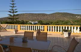 Commercial Building: Restaurante + Shop + 1 Apartment + Storage - Loulé / EN125